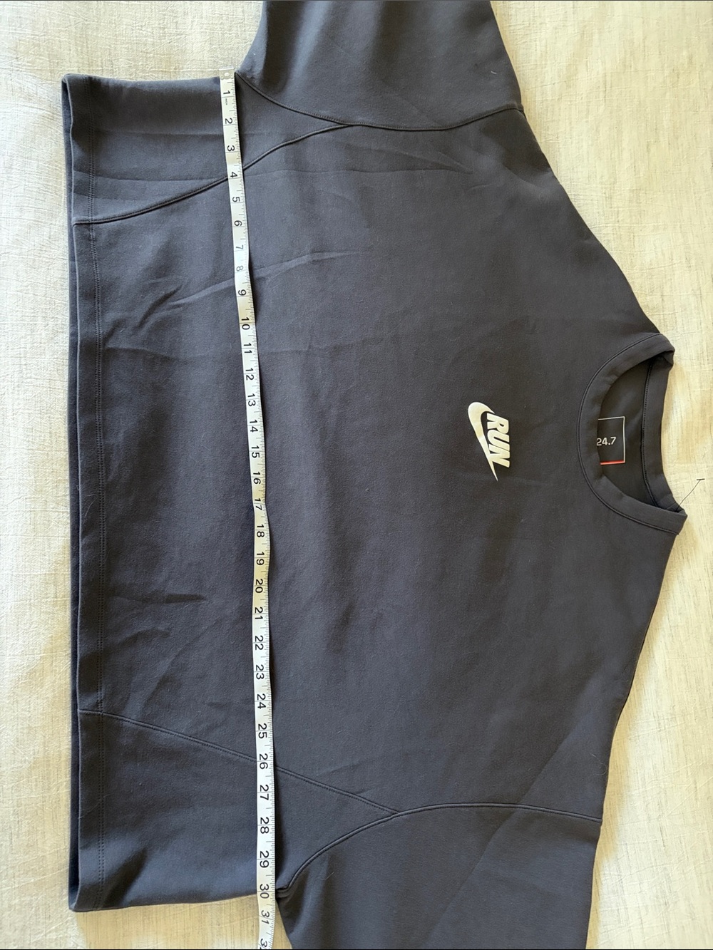 NEW Nike 24.7 ImpossiblySoft Oversized Top - Nike Run Roadrunner Graphic - Picture 10 of 12